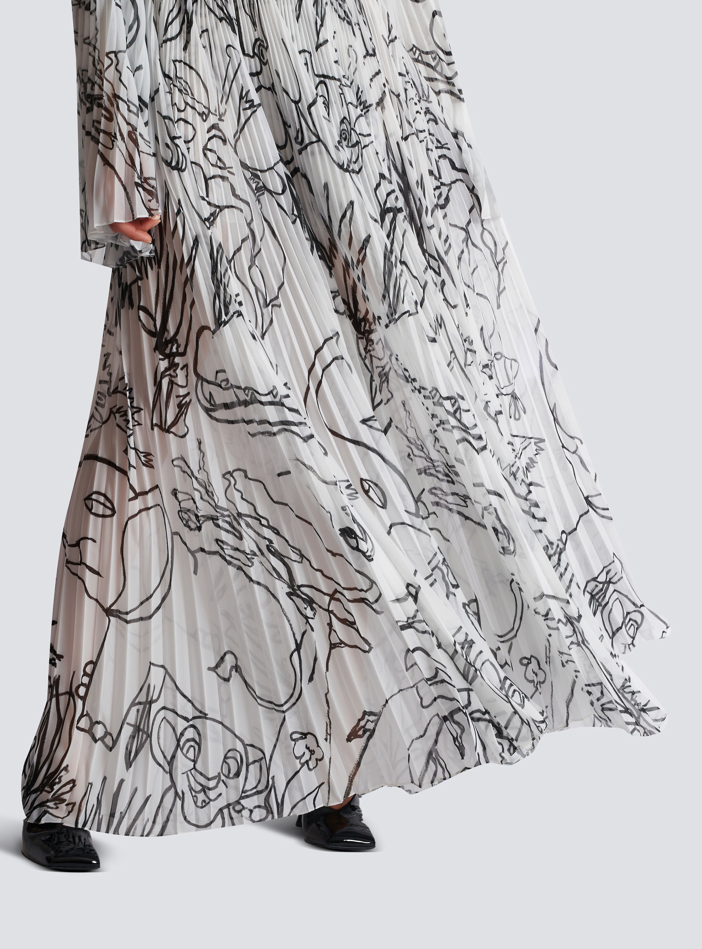 Disney x Balmain: The Lion King - Long pleated skirt with Enfant Précoce print - 6