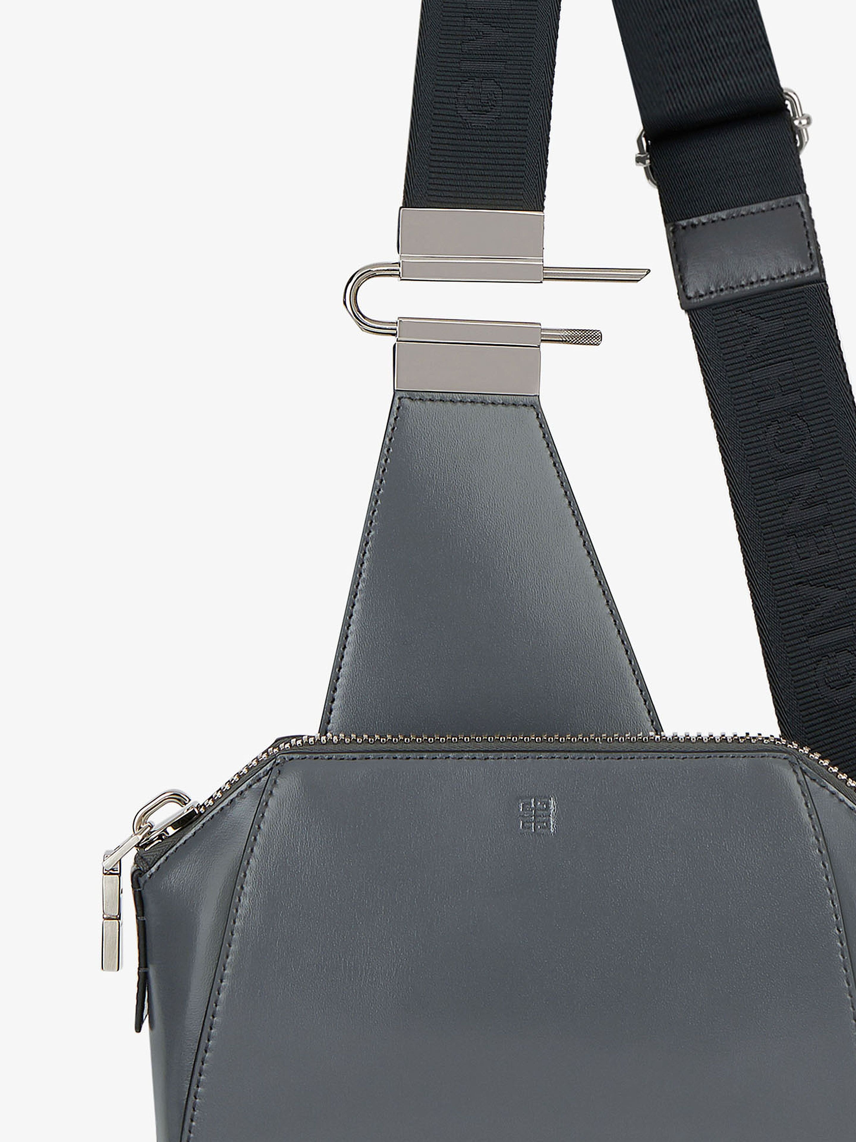 SMALL ANTIGONA CROSSBODY BAG IN BOX LEATHER - 5
