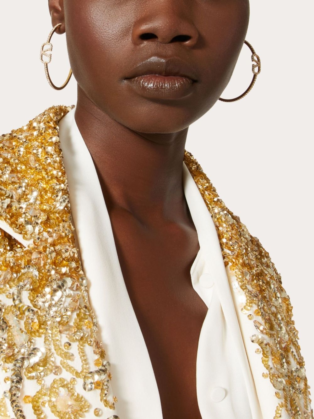 VLogo Signature crystal hoop earrings - 5