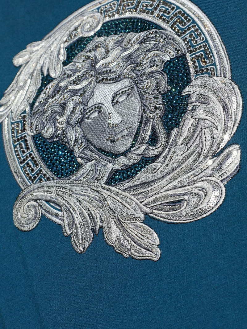 Medusa-embroidered T-shirt 5