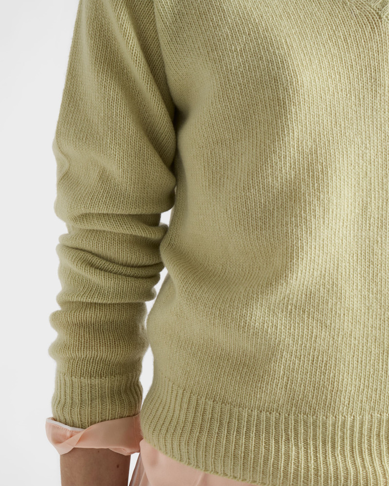 Wool and cashmere V-neck sweater 3