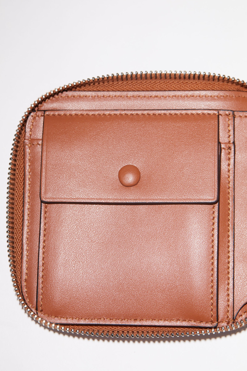 Zippered wallet - Almond brown 5