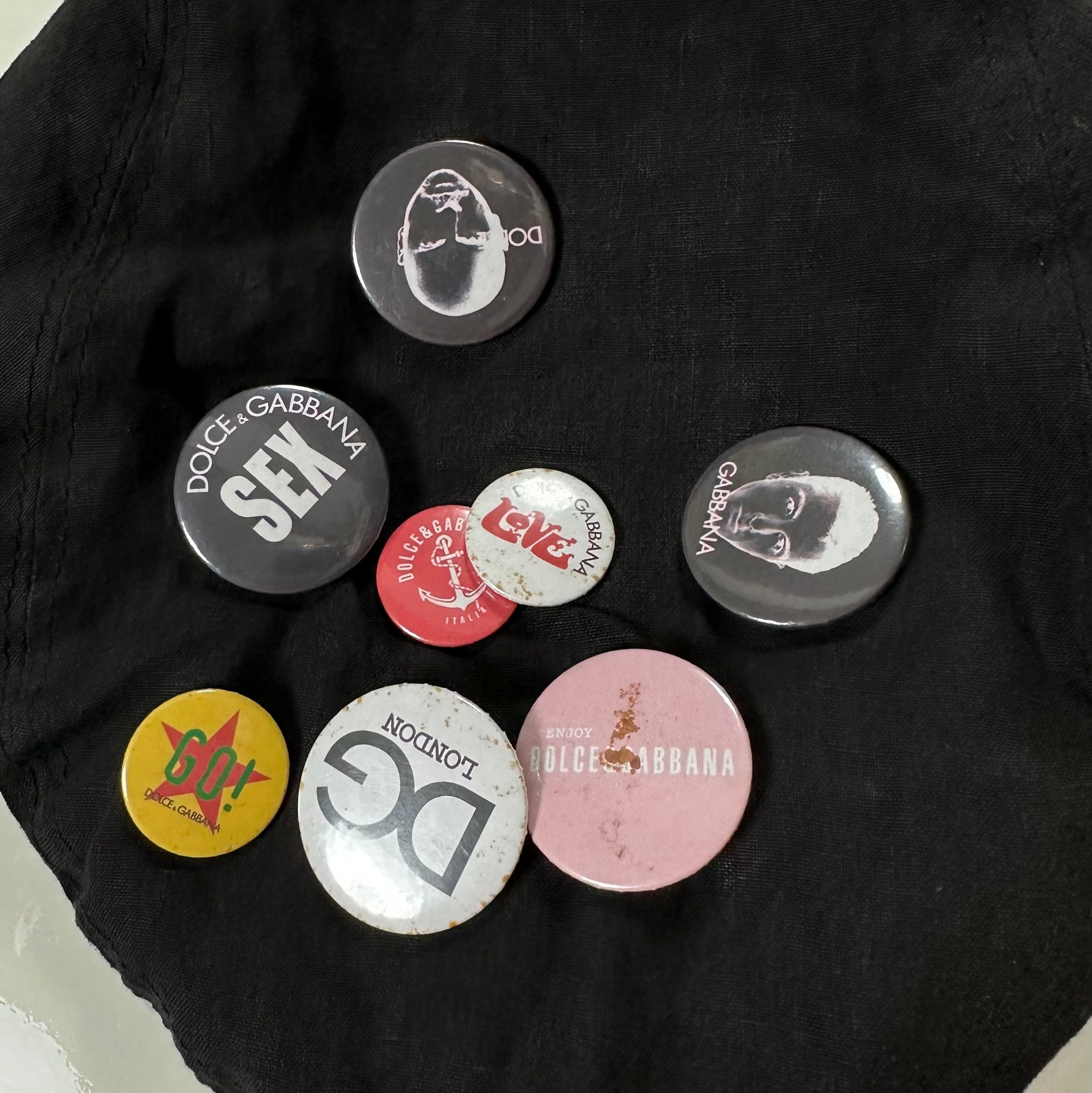 DOLCE&GABBANA Spring Summer 2003 Pin Badge Casquette - 5