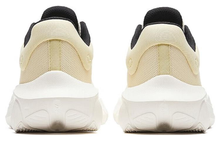 (WMNS) ANTA Running Shoes 'White Yellow Black' 922347792-4 - 5