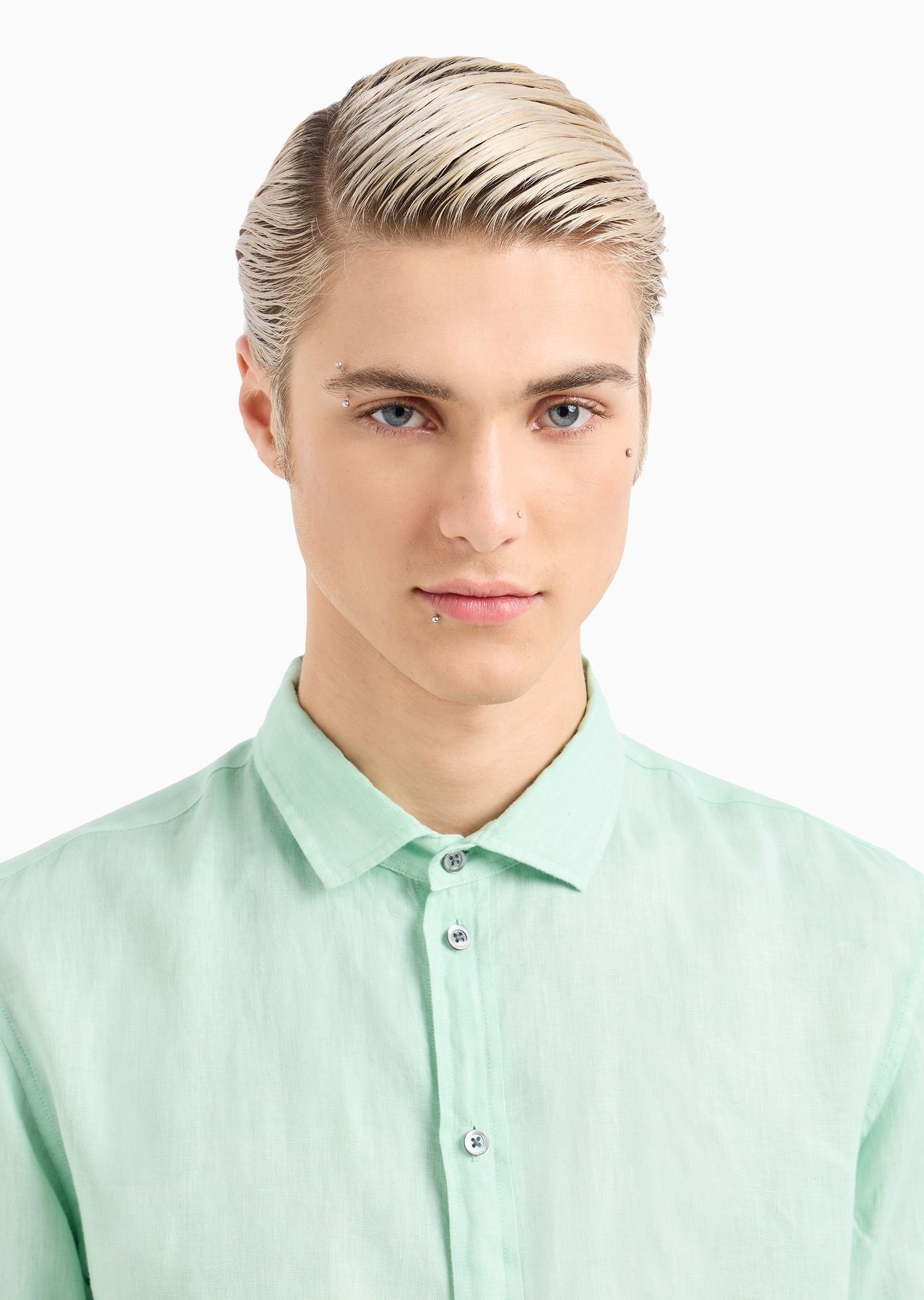 Garment-dyed linen shirt with French collar - 9