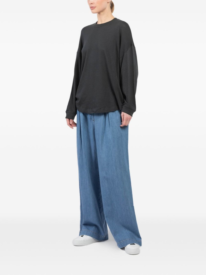long-sleeve sweatshirt 3