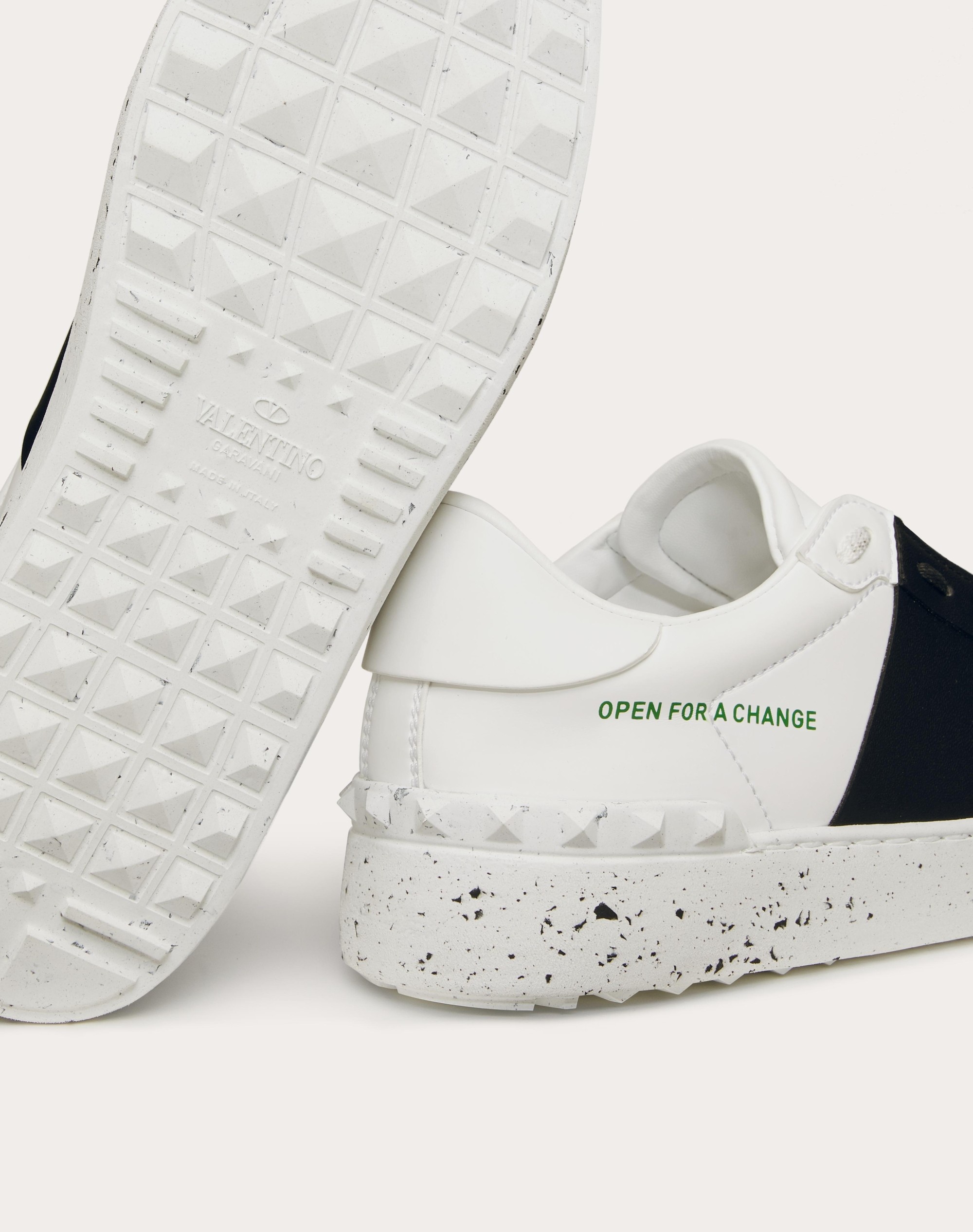 VALENTINO オープン フォー ア チェンジ スニーカー ヴァレンティノ ガラヴァーニ Open for a Change スニーカー