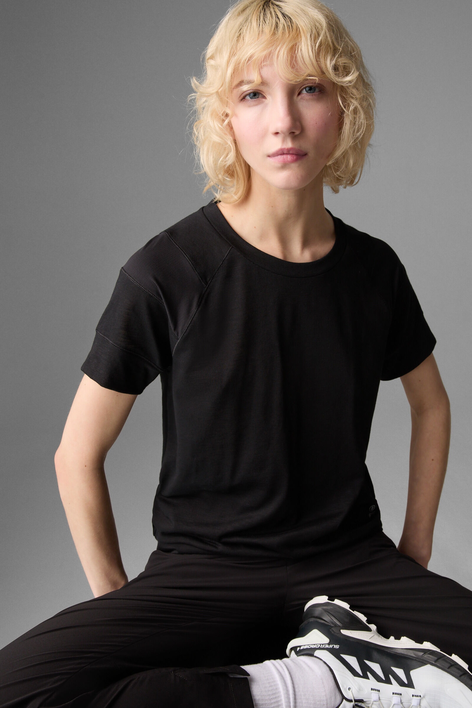 Helene T-shirt in Black - 5