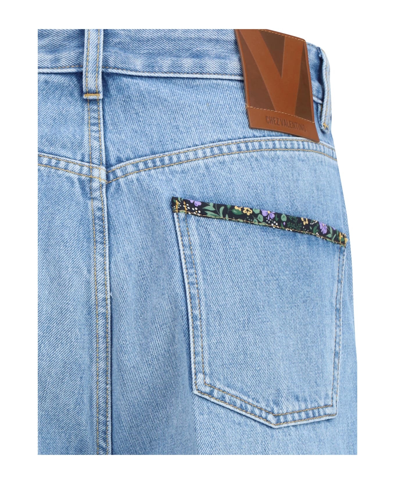 Jeans With Floral Details - 4