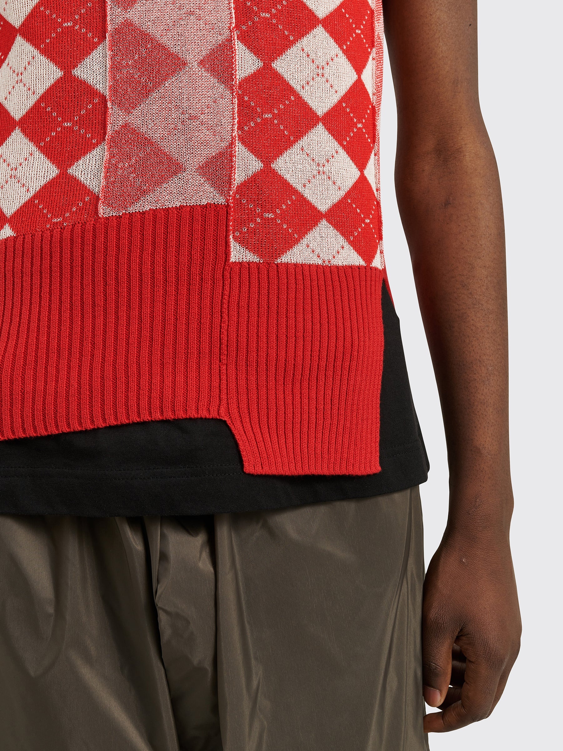 MM6 MAISON MARGIELA SLEEVELESS V-NECK ARGYLE JUMPER RED / WHITE - 7