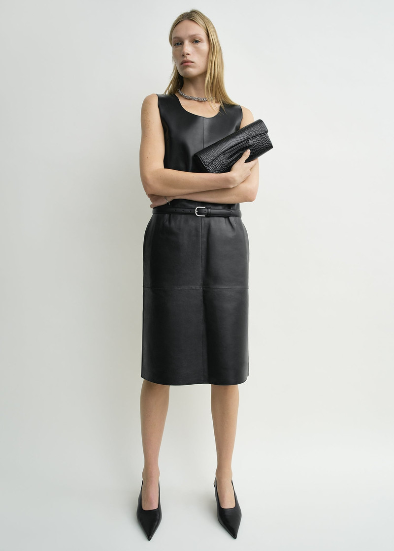 TOTEME Soft croco-embossed t-clutch black outlook