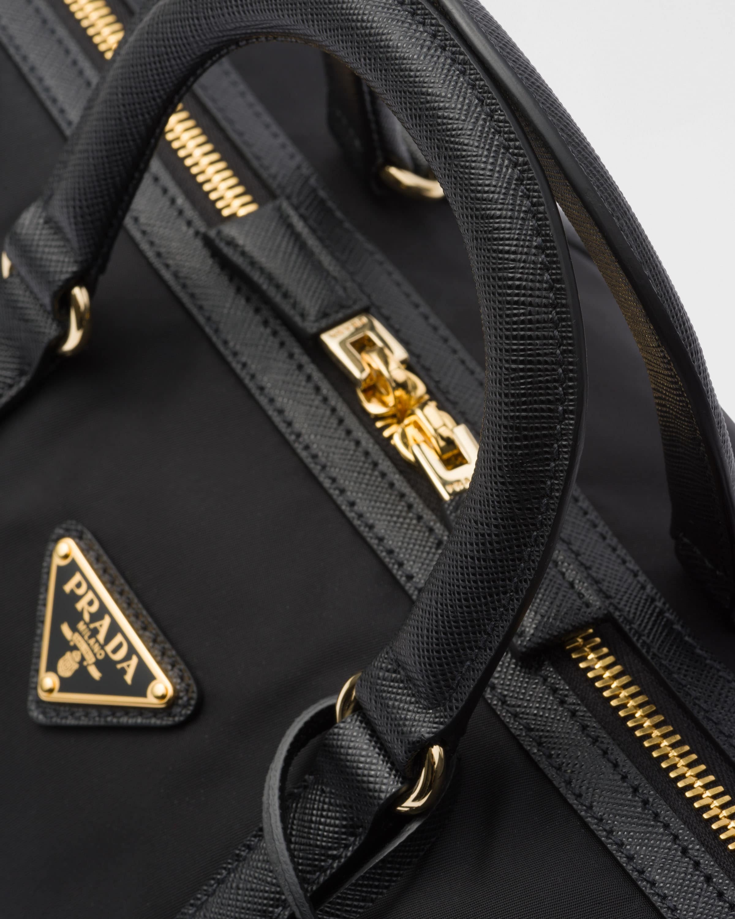 ★関税負担無し★ ※要在庫確認 PRADA 1978 Handlebag Black Prada Re-edition 1978 Large Re-nylon And Saffiano