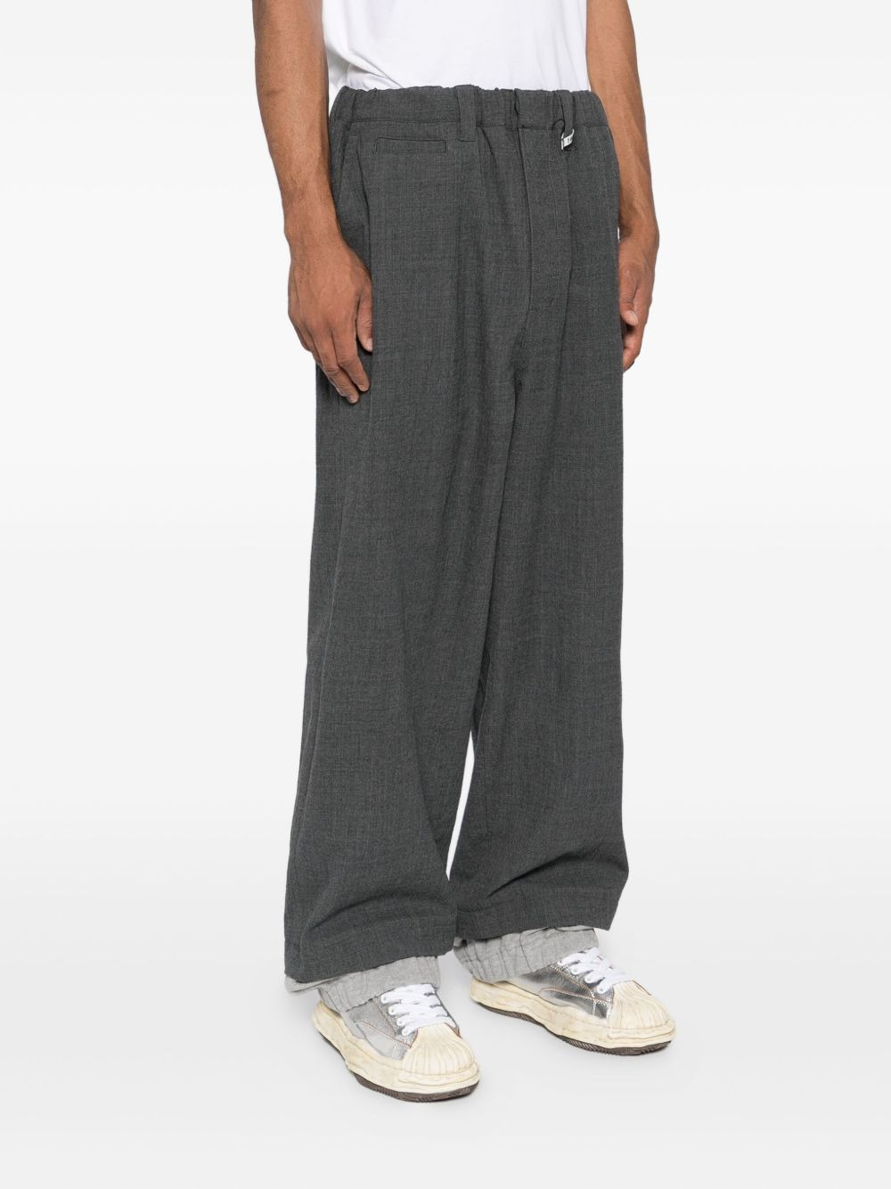 LOGO-PATCHED TAPERED-LEG TROUSERS - 3