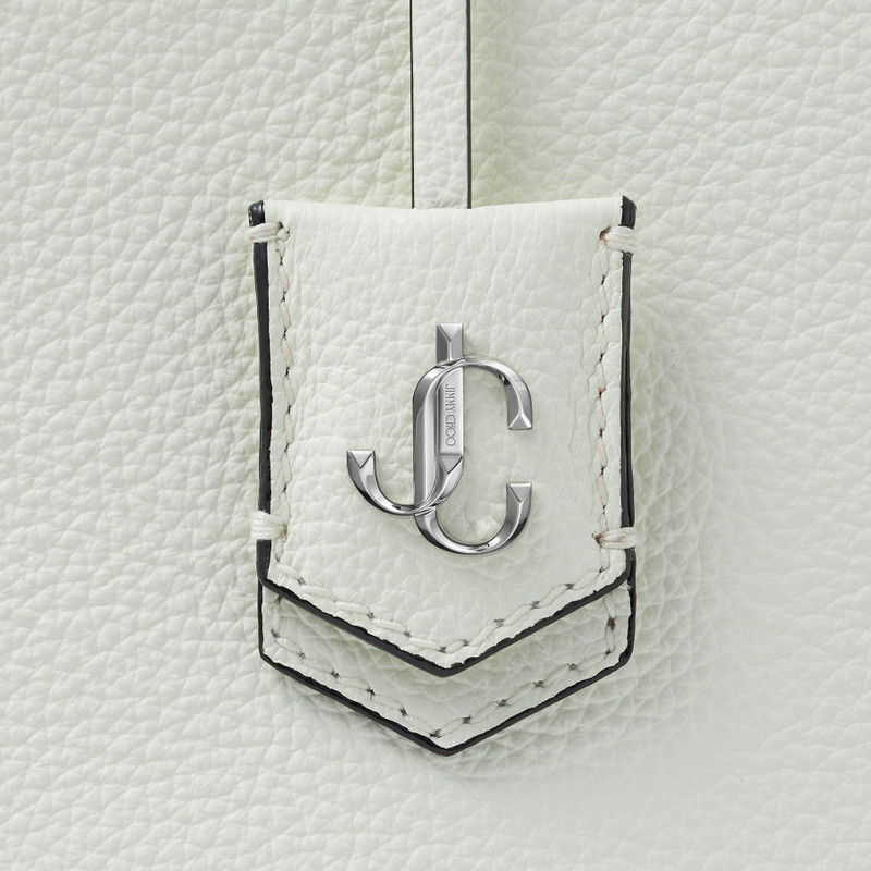 Nine2Five E/W
Latte Grainy Calf Tote Bag with JC Logo 4