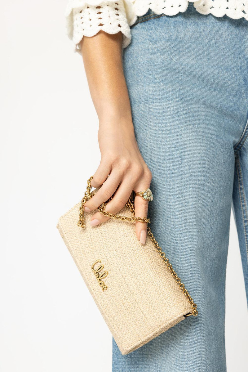 Chloé Iconic Flap Wallet on Chain outlook