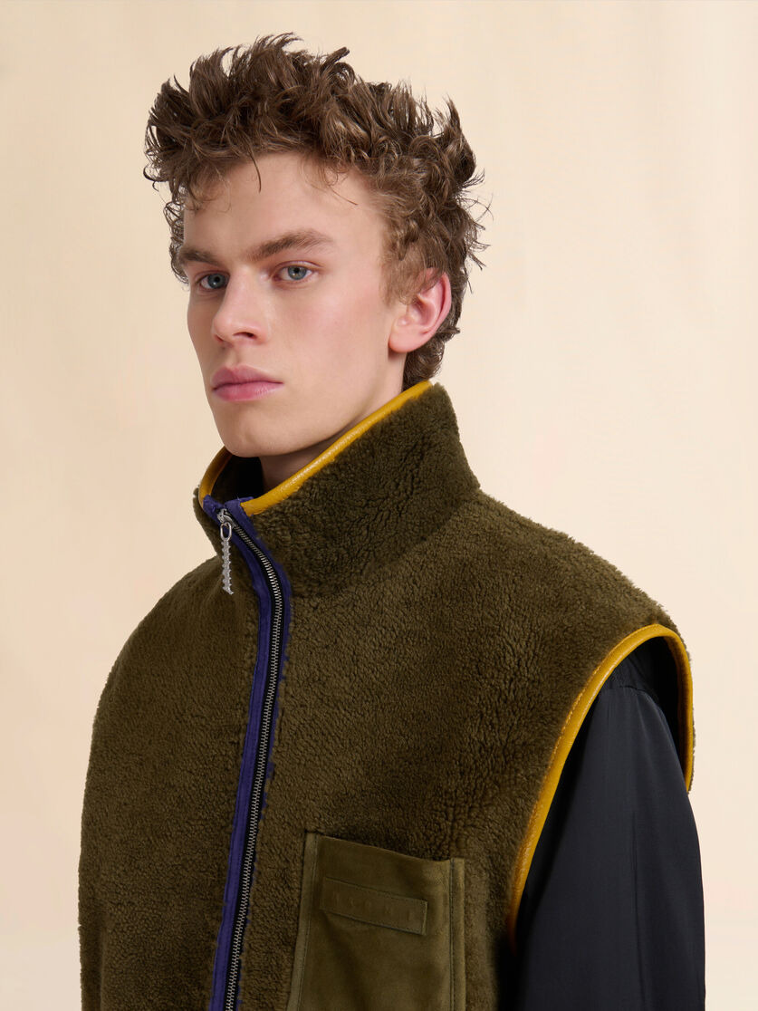 DEEP GREEN SHEARLING VEST WITH LEATHER PIPING - 4