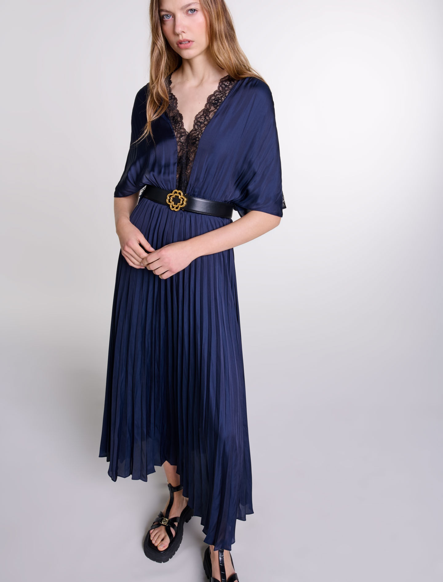 Pleated maxi dress with lace - 6