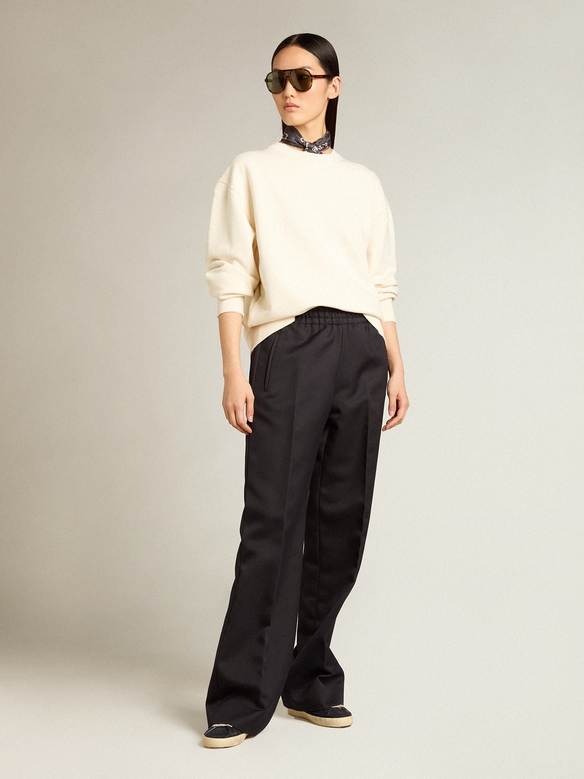 Sweatshirt in aged white with reverse logo on the back - Asian fit - 5