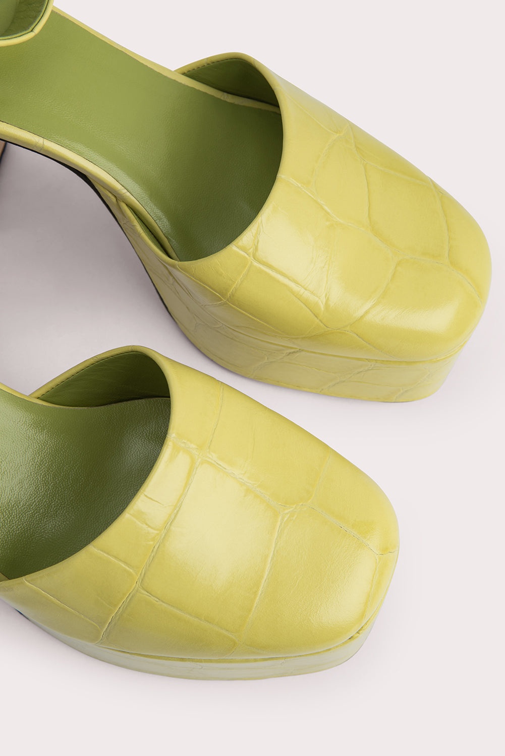 Barb Apple Maxi Croco Embossed Leather - 3