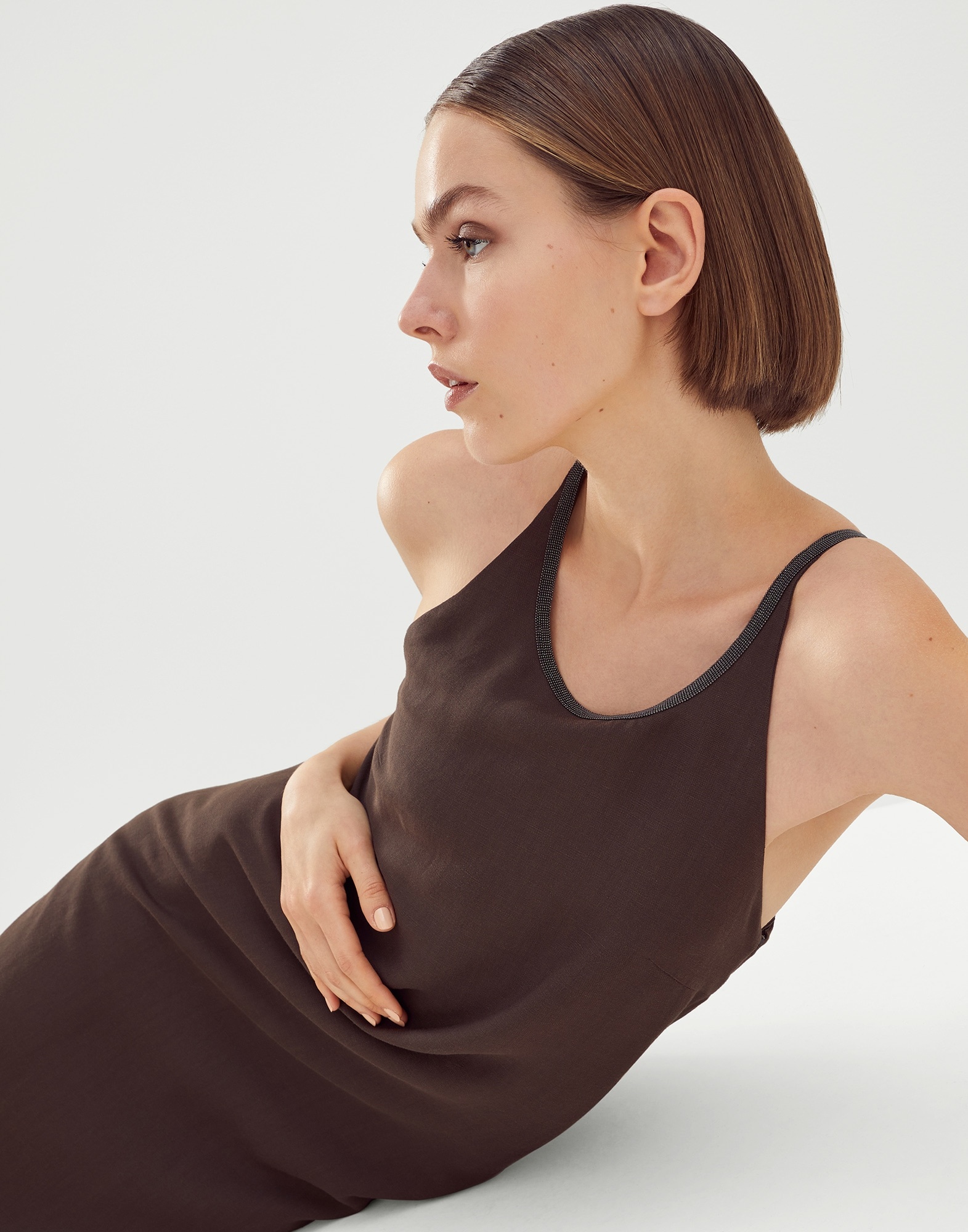 Viscose and linen fluid twill dress with precious neckline - 4