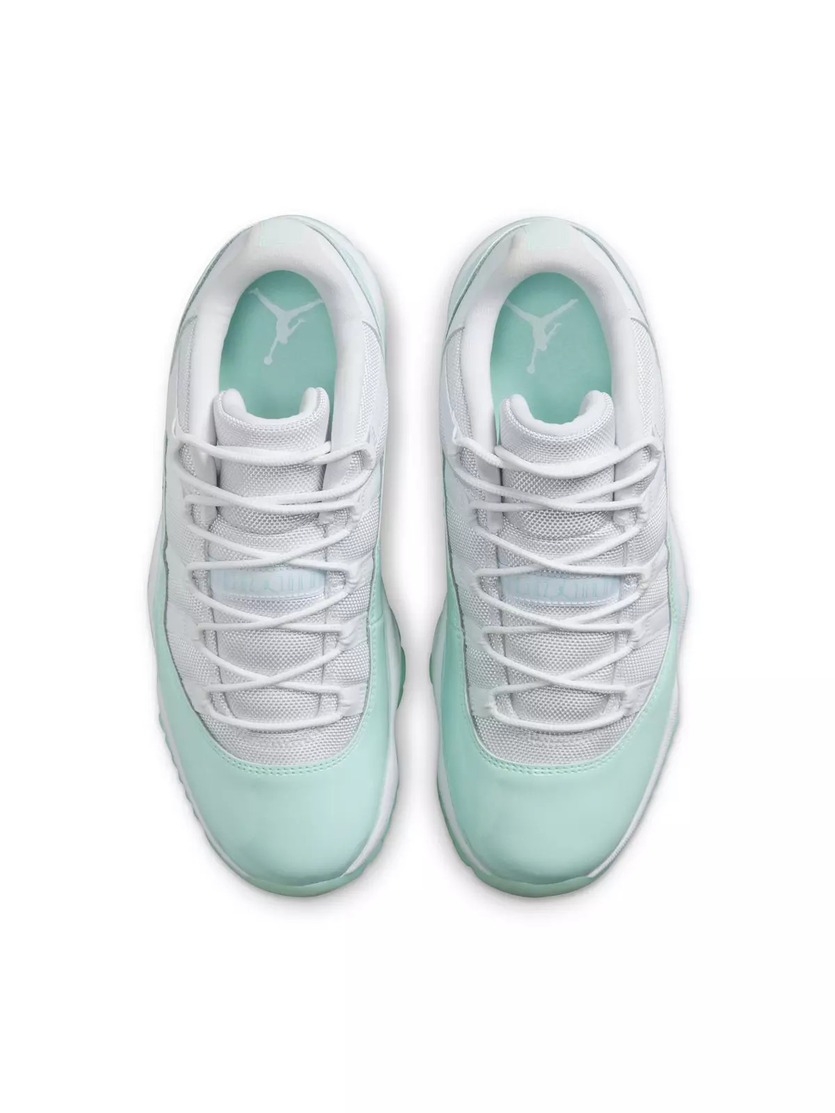11 Retro Low âIglooâ Women's Shoe - 9