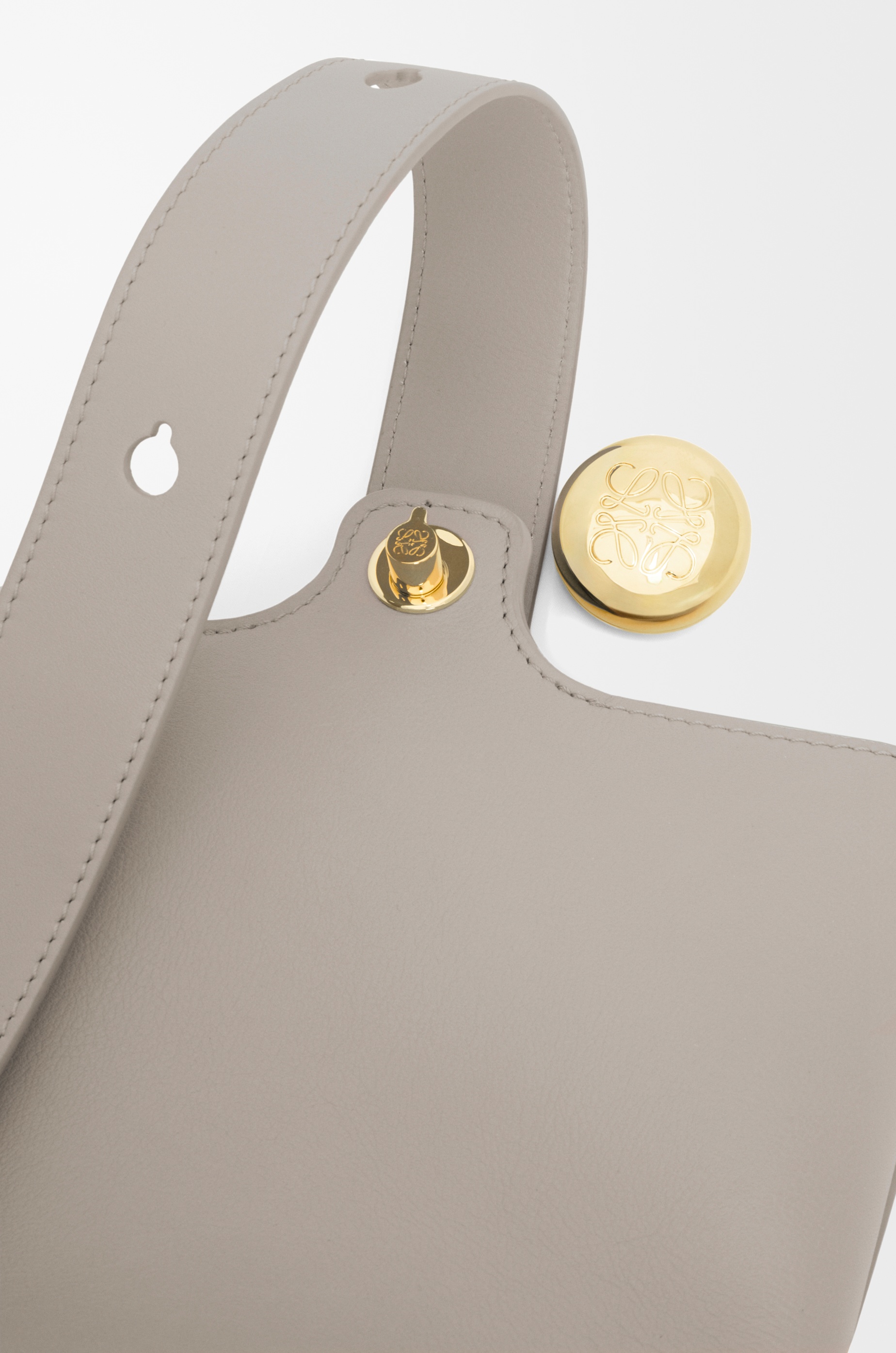 Mini Pebble bucket in smooth calfskin - 8
