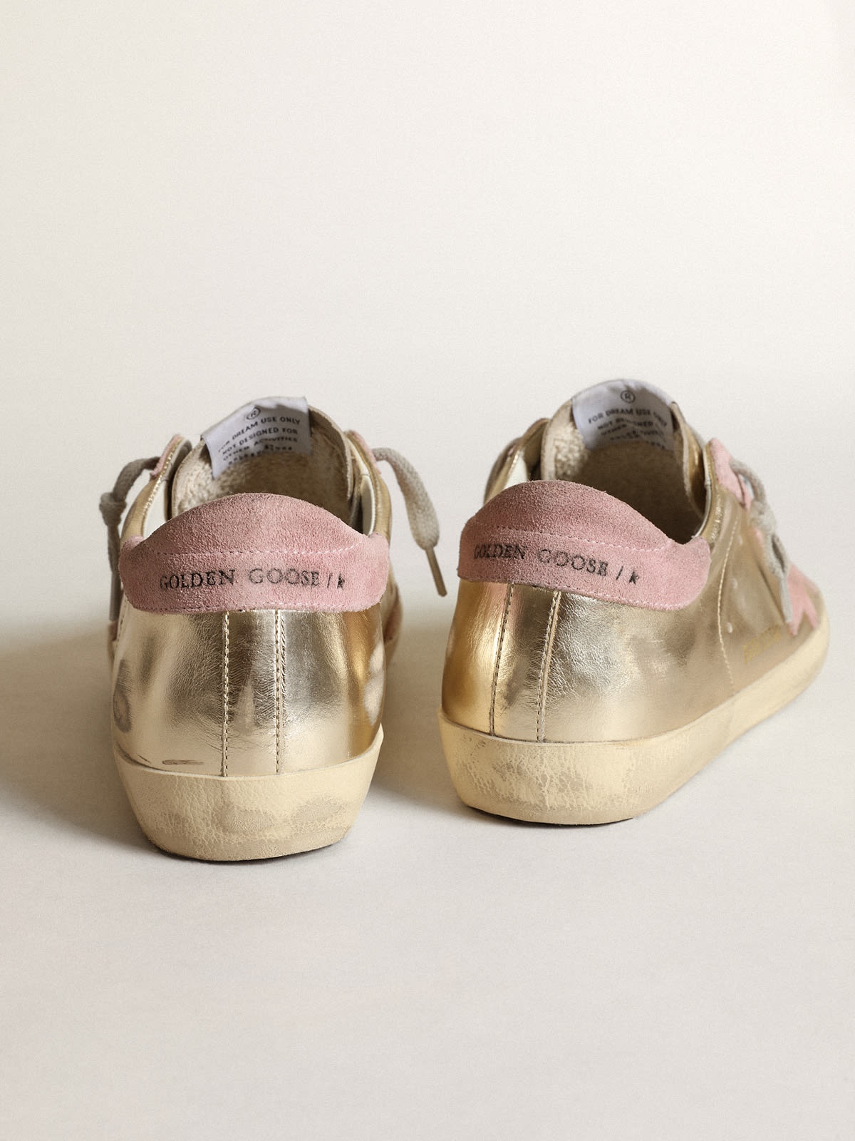Super-Star LTD sneakers in platinum metallic leather with pink suede star and heel tab - 4