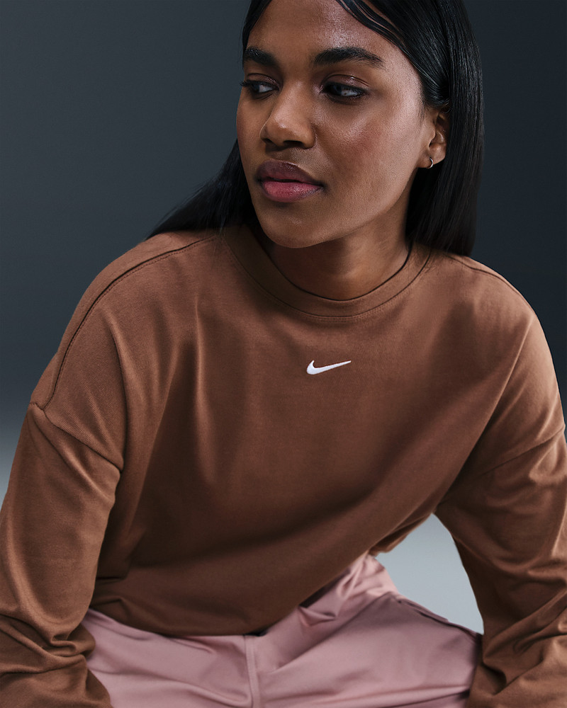 Nike Sportswear Essential Women's Oversized Long-Sleeve T-Shirt 3