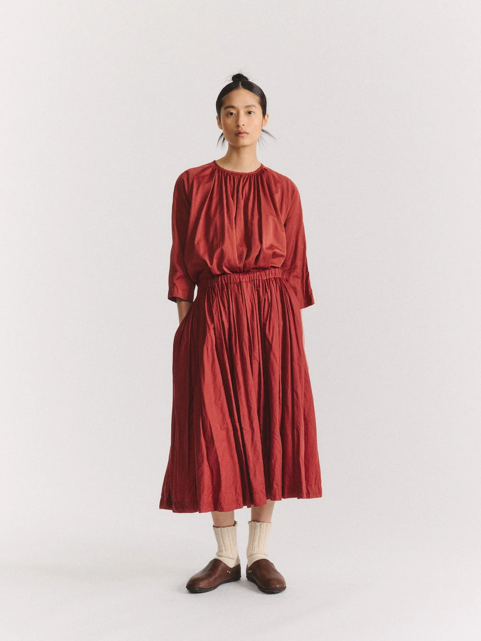 BB PLEAT SKIRT - TWILL COT SILK - BRICK - 1