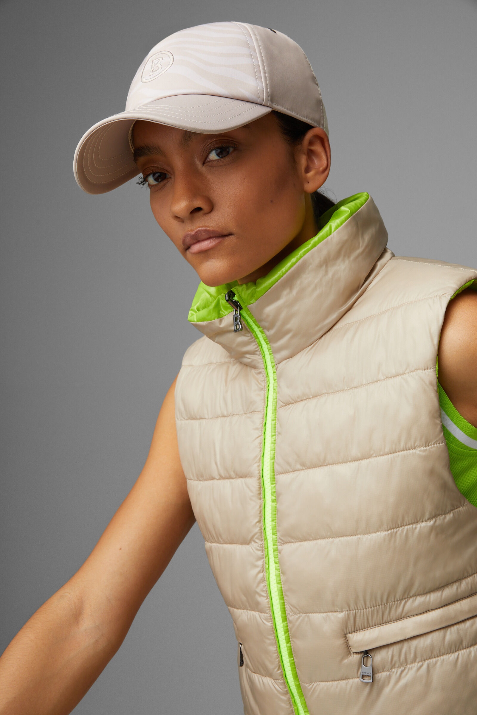 Aliah Reversible quilted waistcoat in Beige/Light green - 6