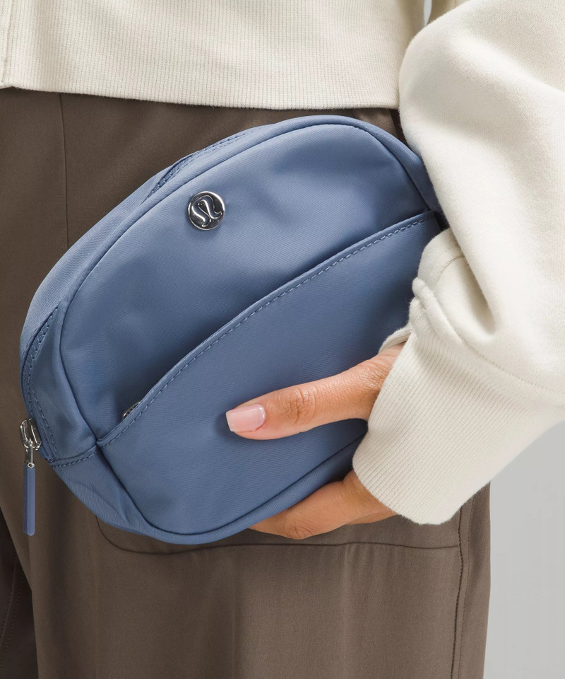 lululemon City Essentials Pouch *Mini outlook