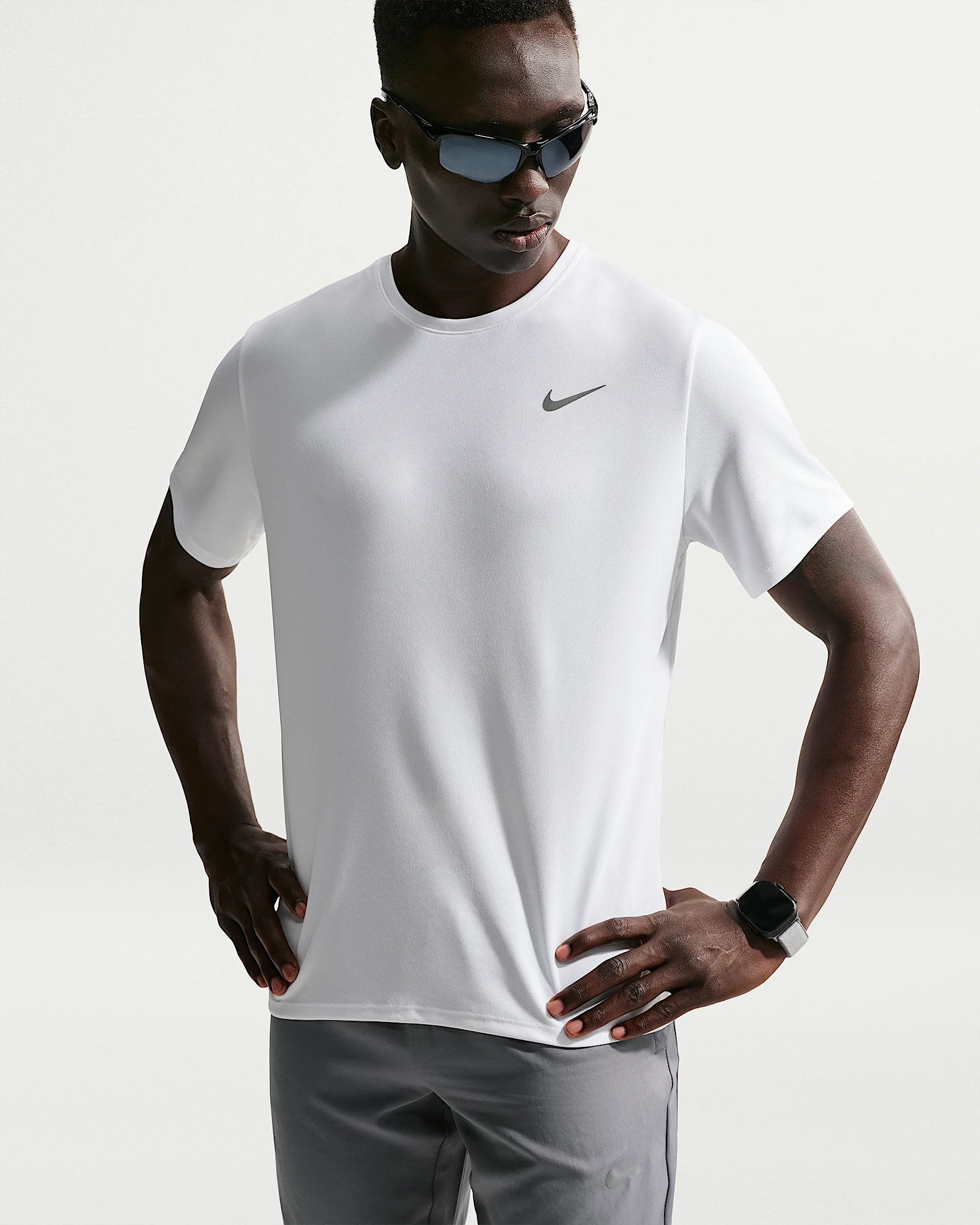 Nike Miler Men's Dri-FIT UV Short-Sleeve 런닝 탑 - 1