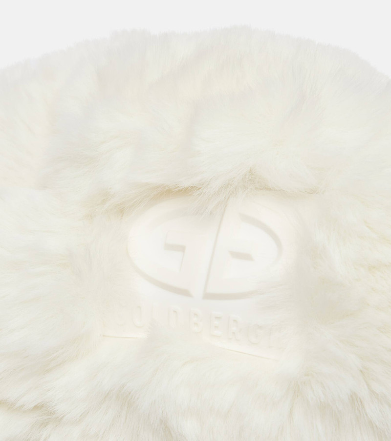 Cher hat 3