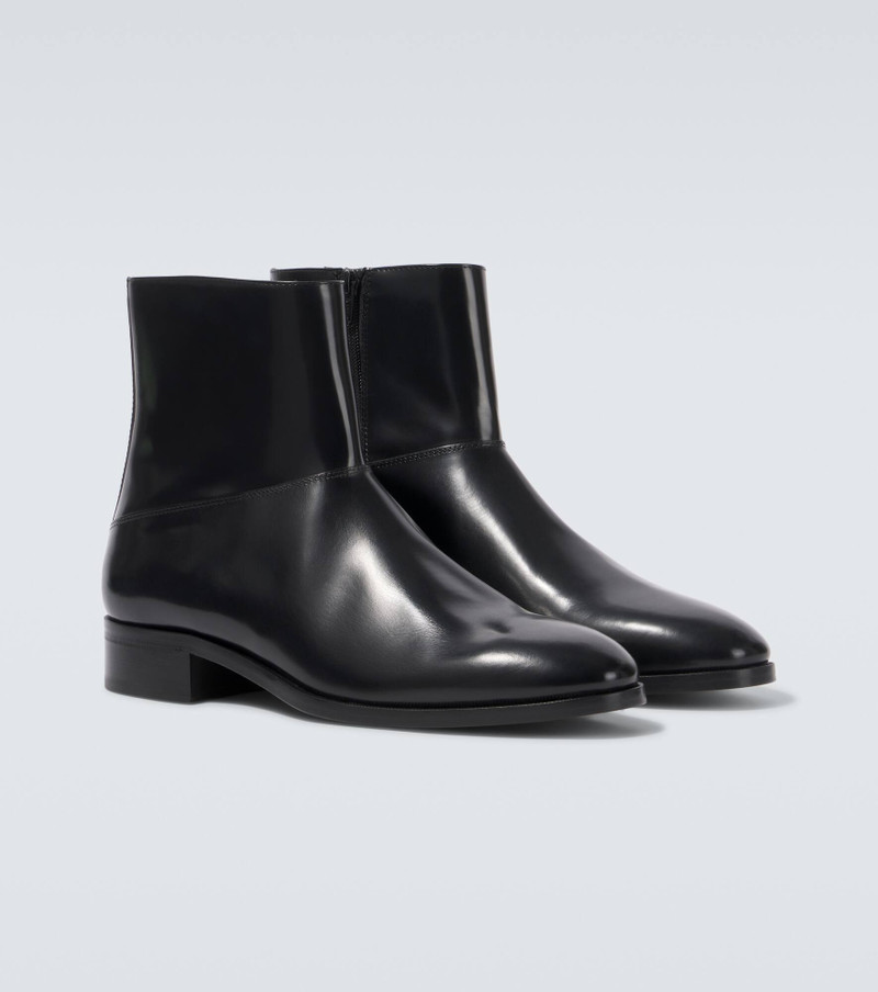 VLogo leather ankle boots 5