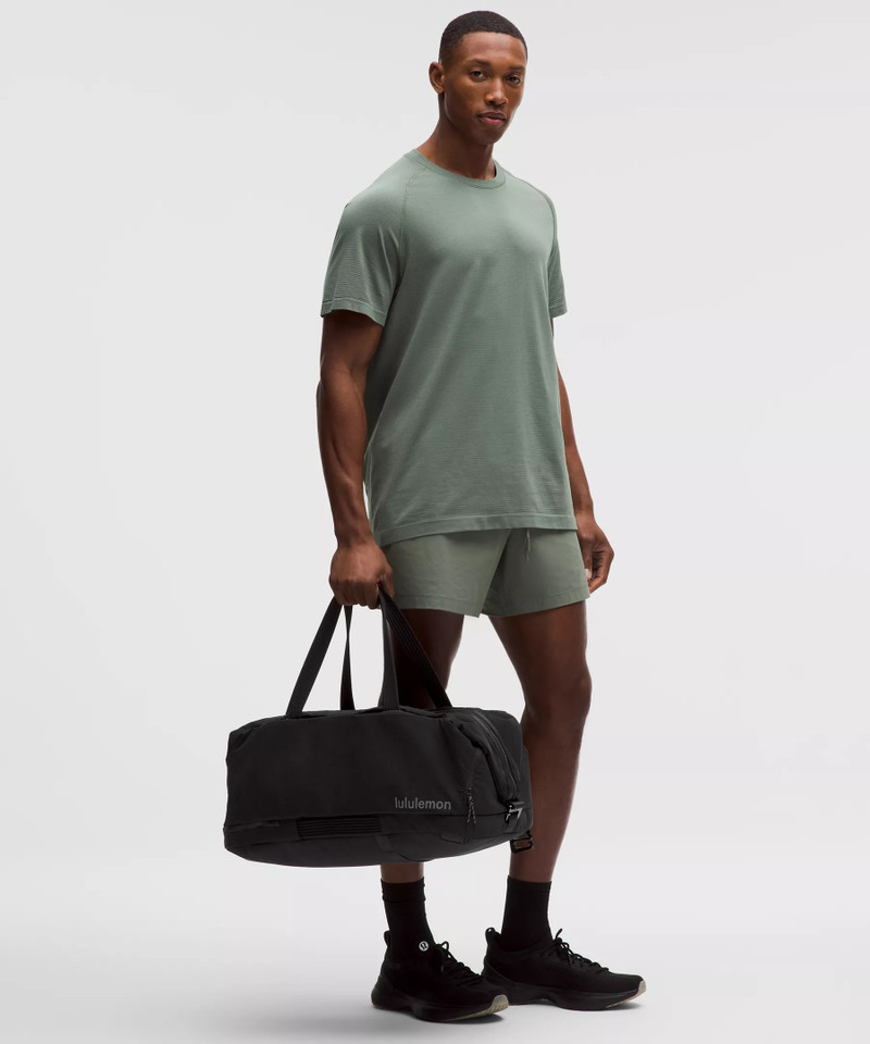 lululemon 3-in-1 Gym Duffle Bag Large 35L outlook