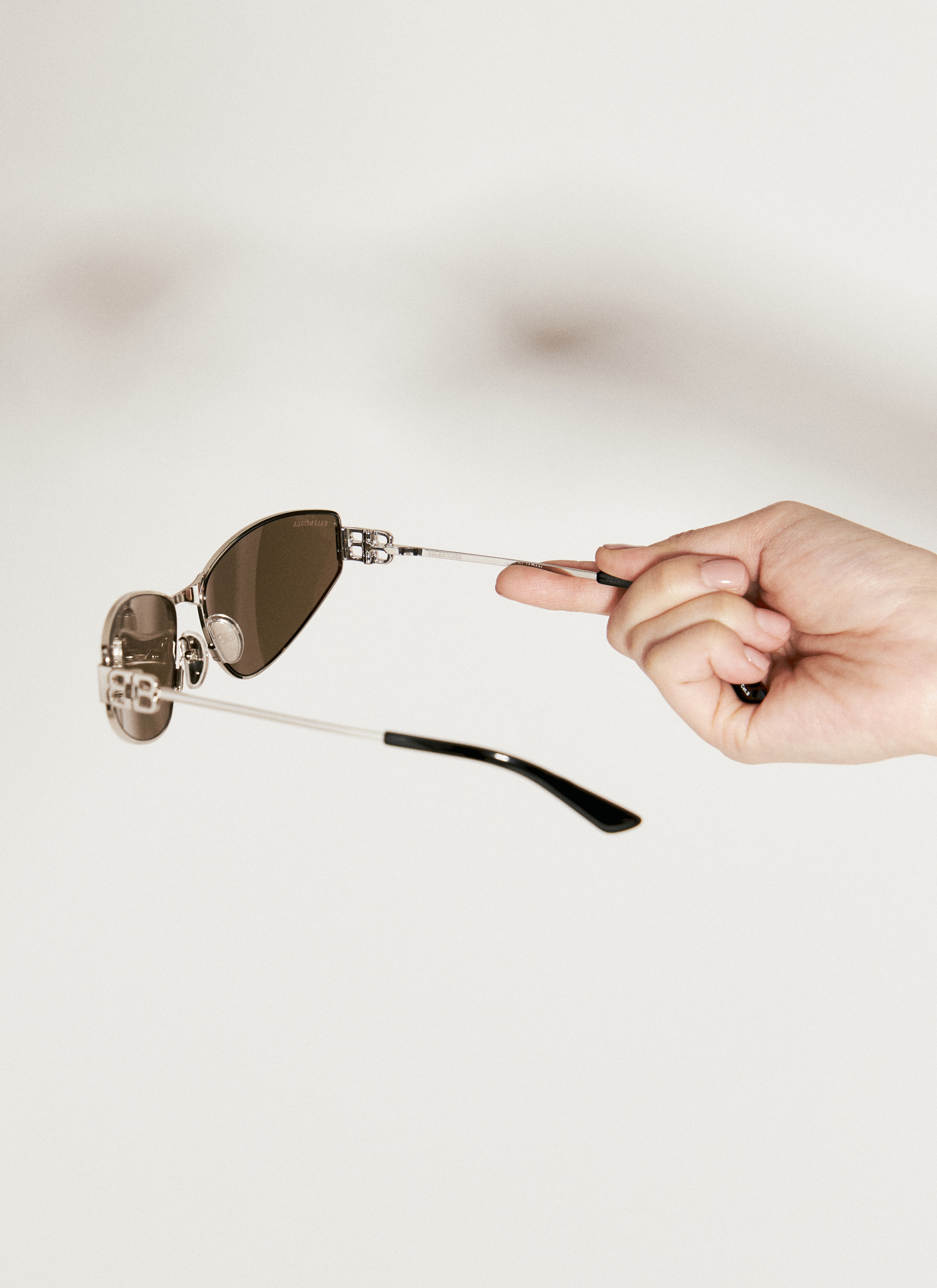 BALENCIAGA Mercury Oval Sunglasses | REVERSIBLE