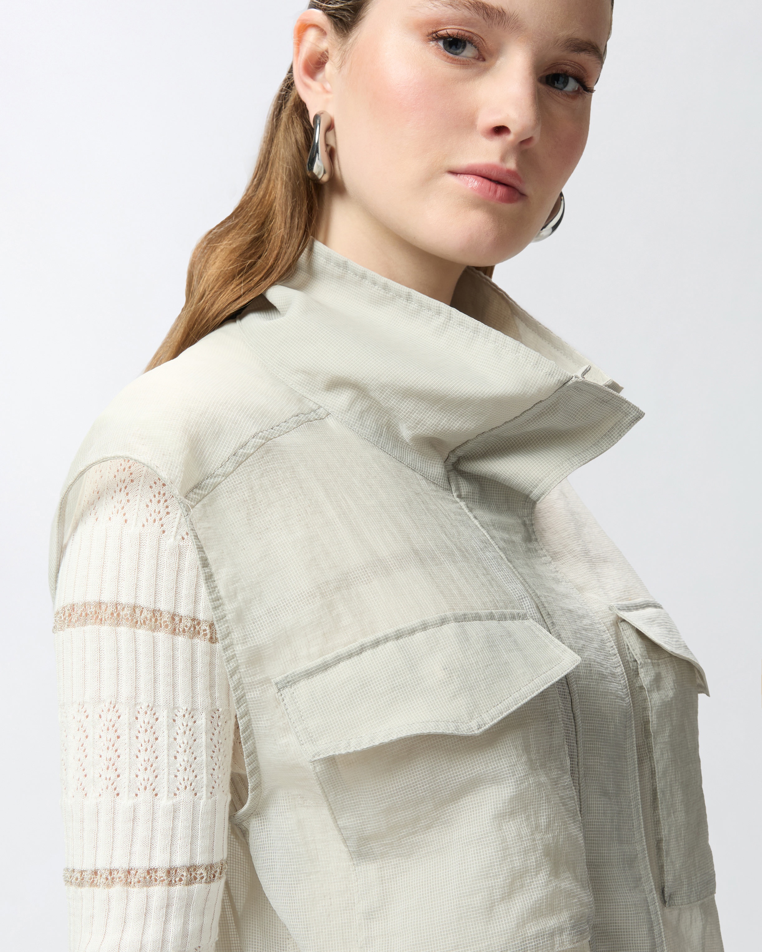 LIGHT SLEEVELESS VEST - 5