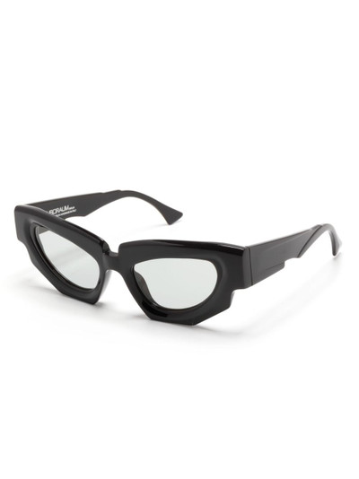 Kuboraum asymmetric-frame tinted sunglasses outlook