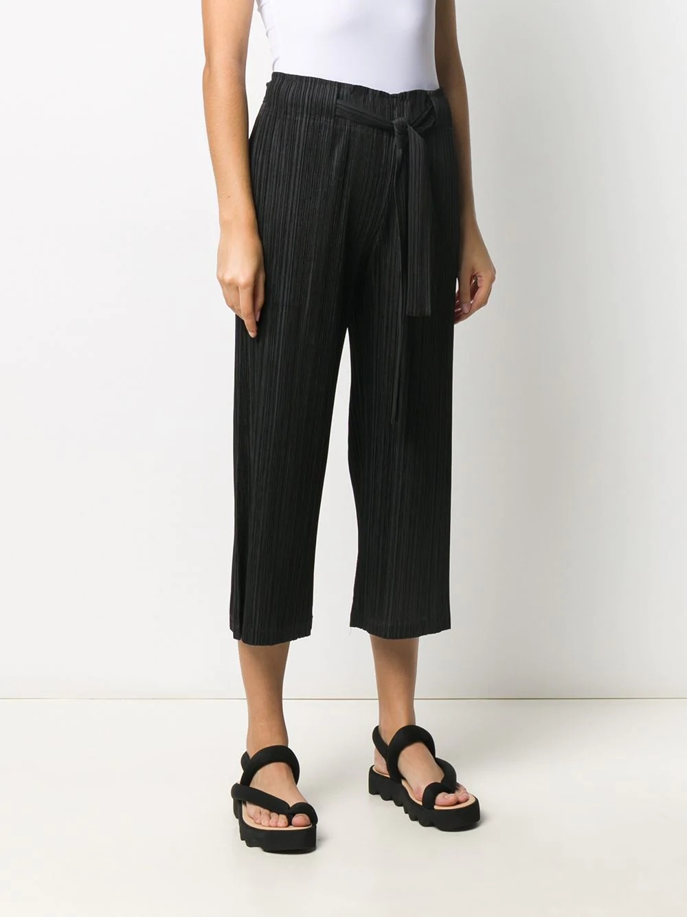 micro-pleated belted cropped trousers - 3