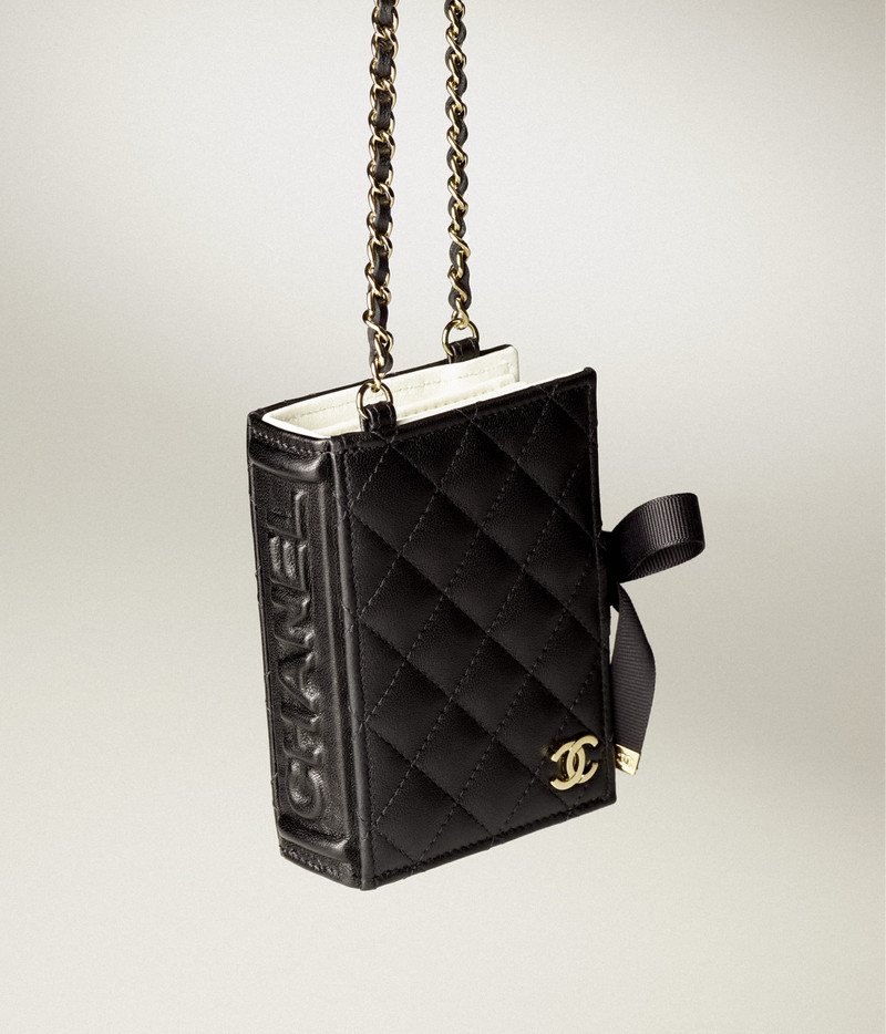 Card Holder with Chain 4