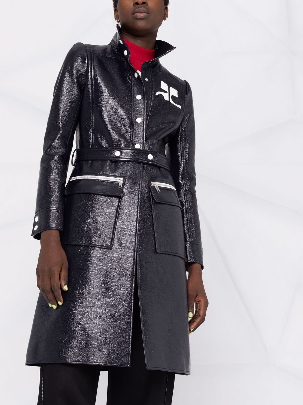logo-appliqué vinyl trench coat - 5