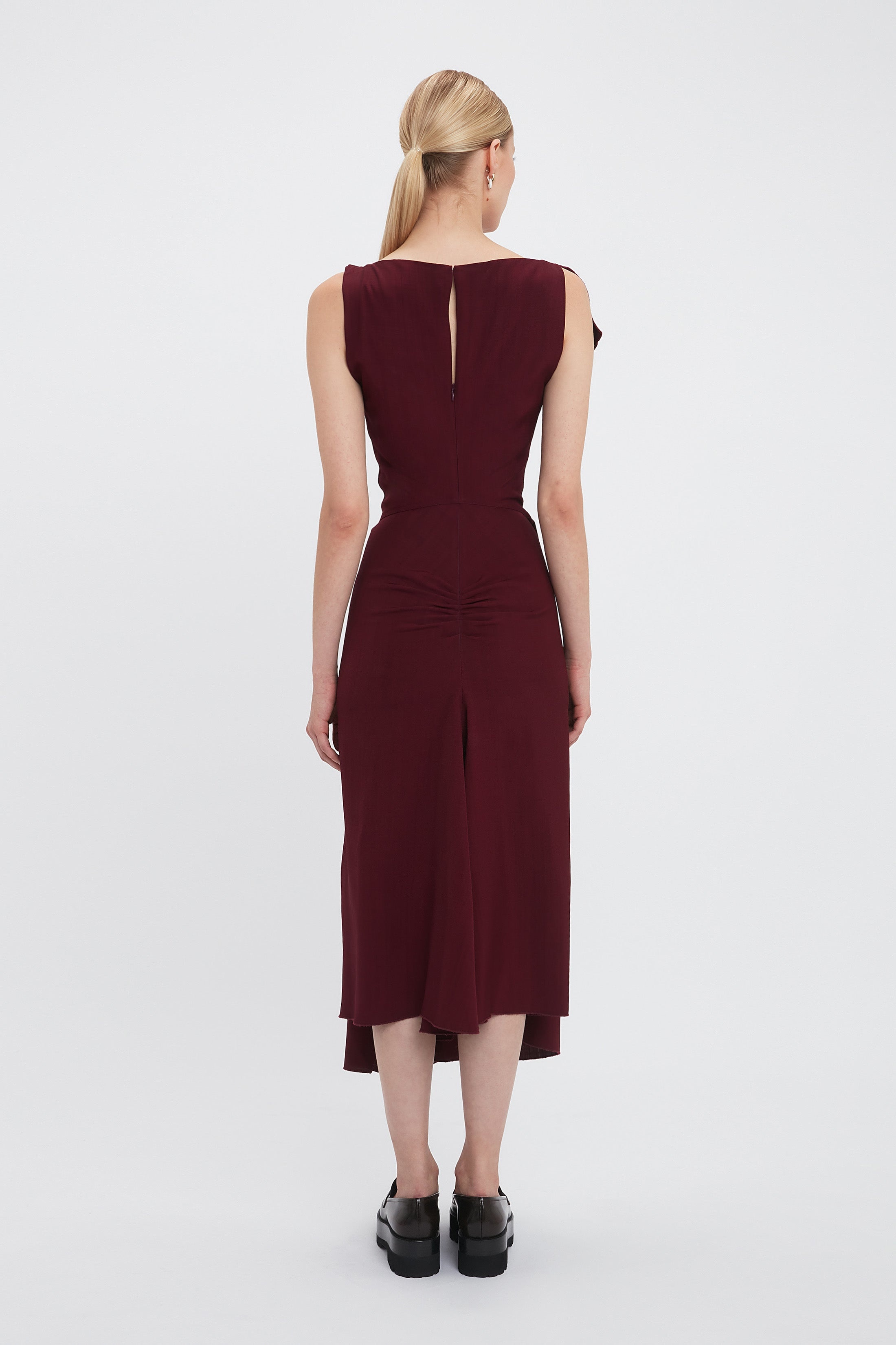 Deconstructed Gathered Waist Midi Dress In Port - 4