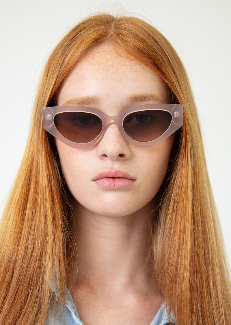 illesteva Mary Lou 51 Sunglasses outlook