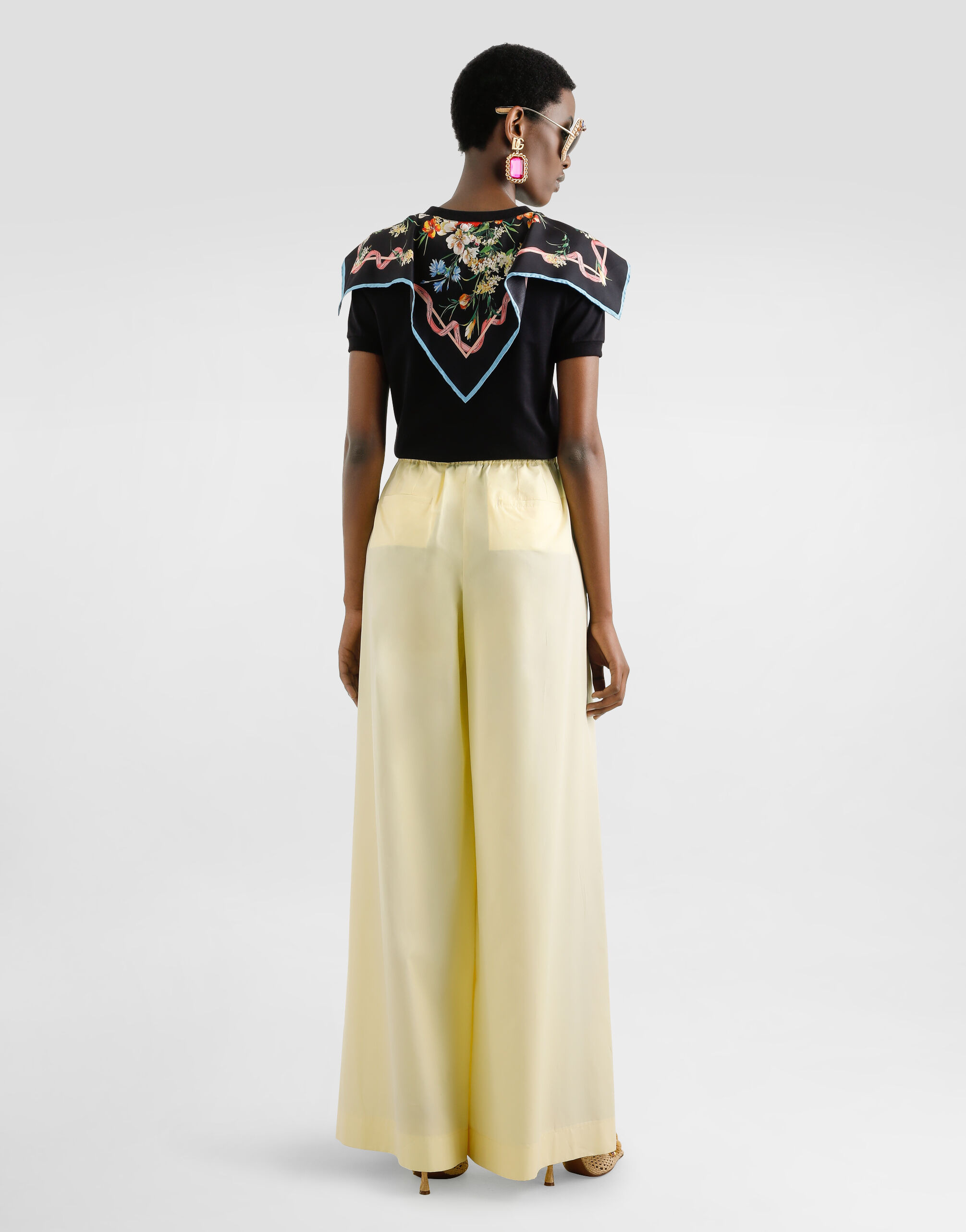 Short-sleeved t-shirt with foulard - 3