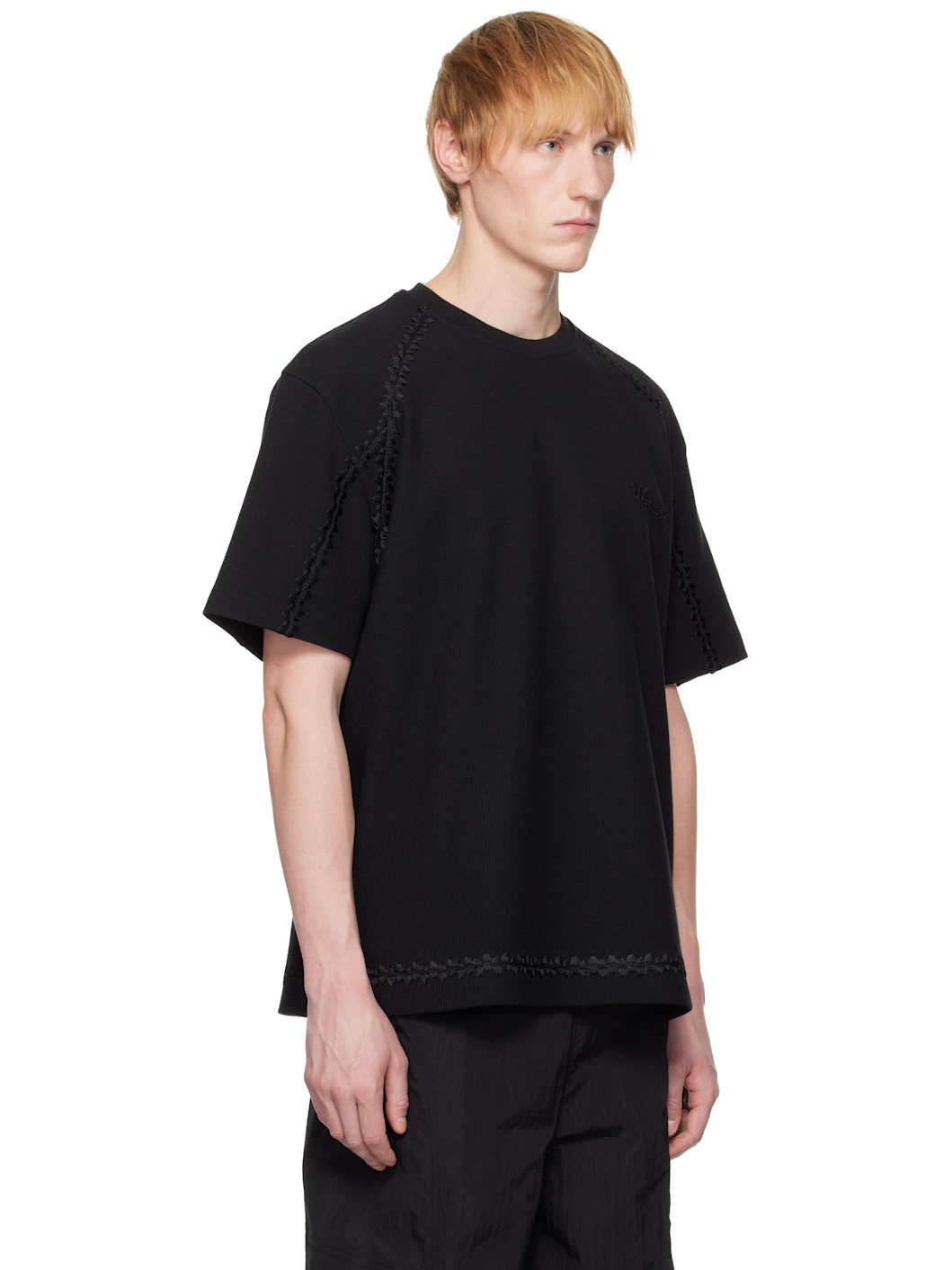 Black Line Embroidery T-shirt - 2