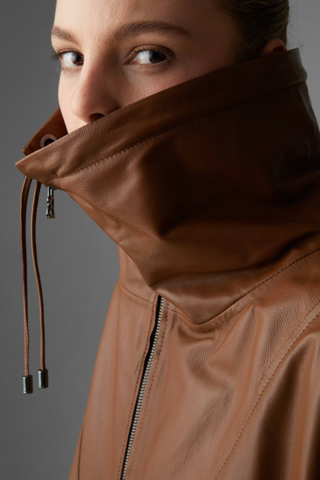 YOKO LEATHER CAPE IN COGNAC - 5