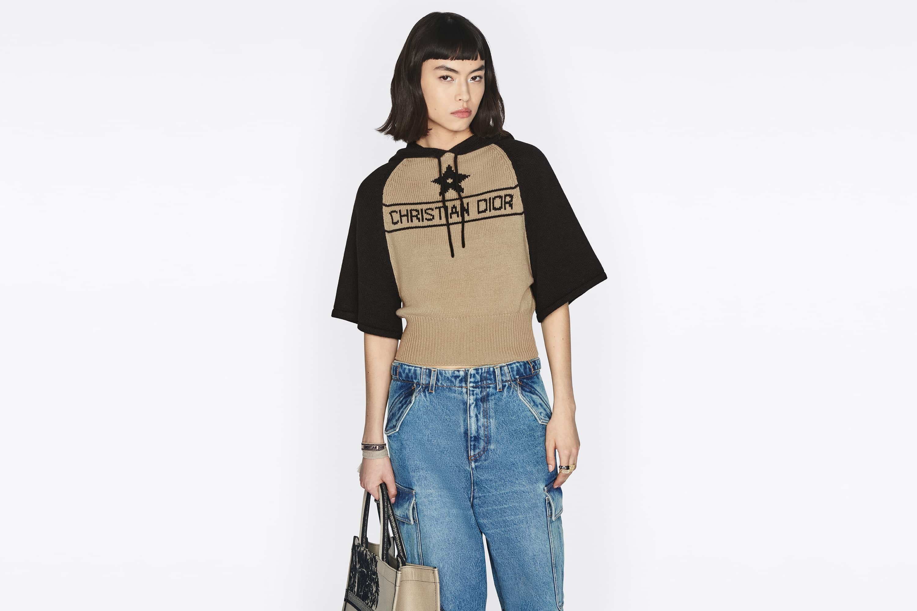 Three-Quarter Sleeve Hooded Sweater - 7