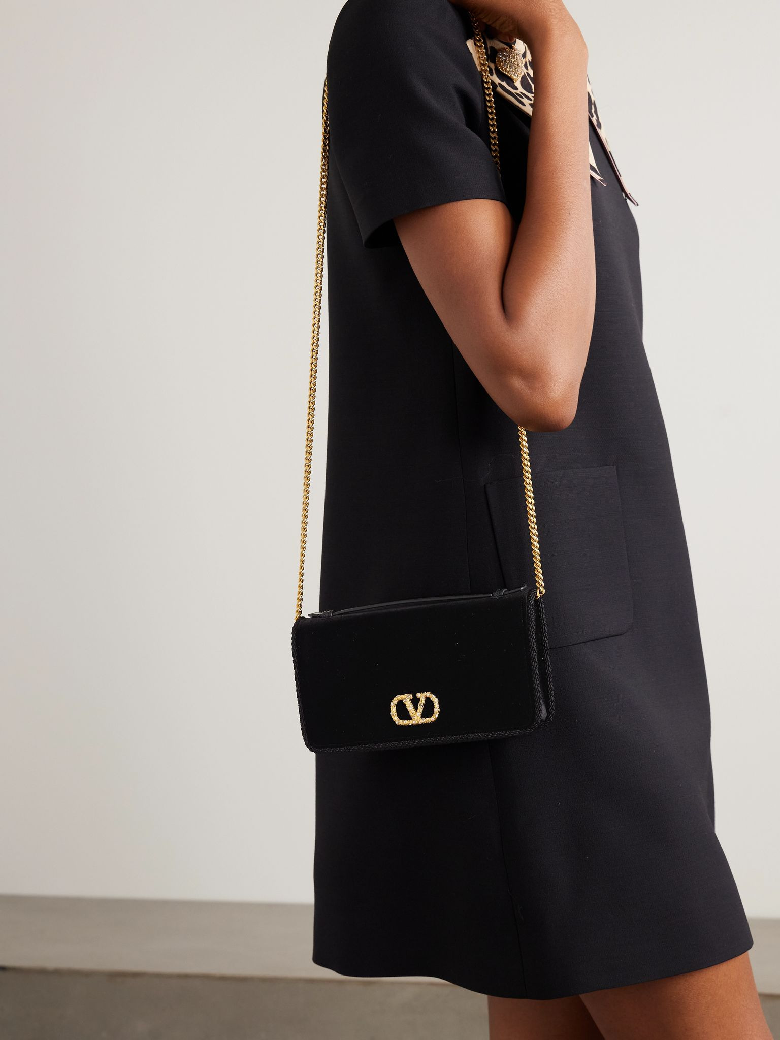 VLogo Signature embellished velvet wallet Black - 6