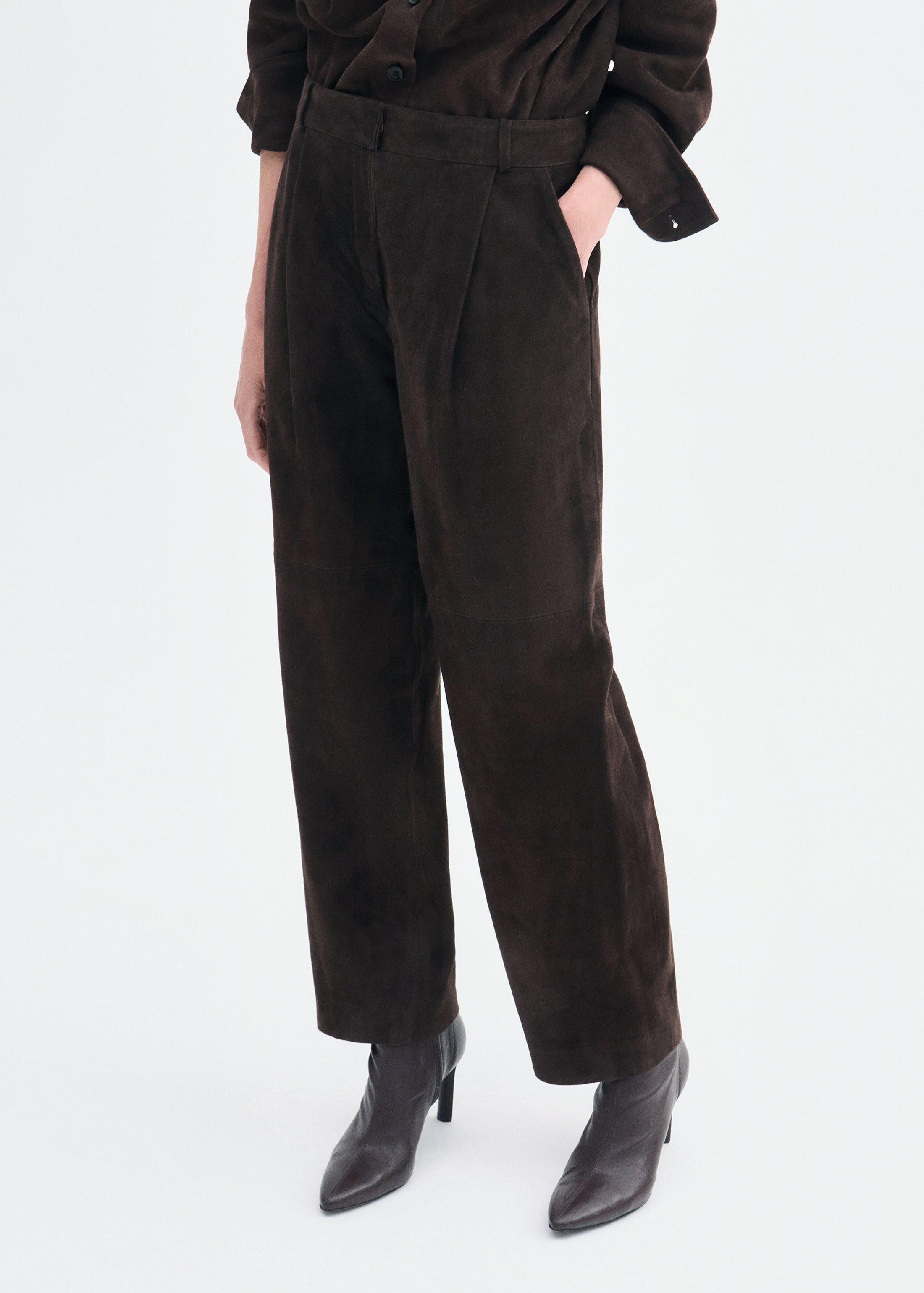Curved Trouser in Suede - 4