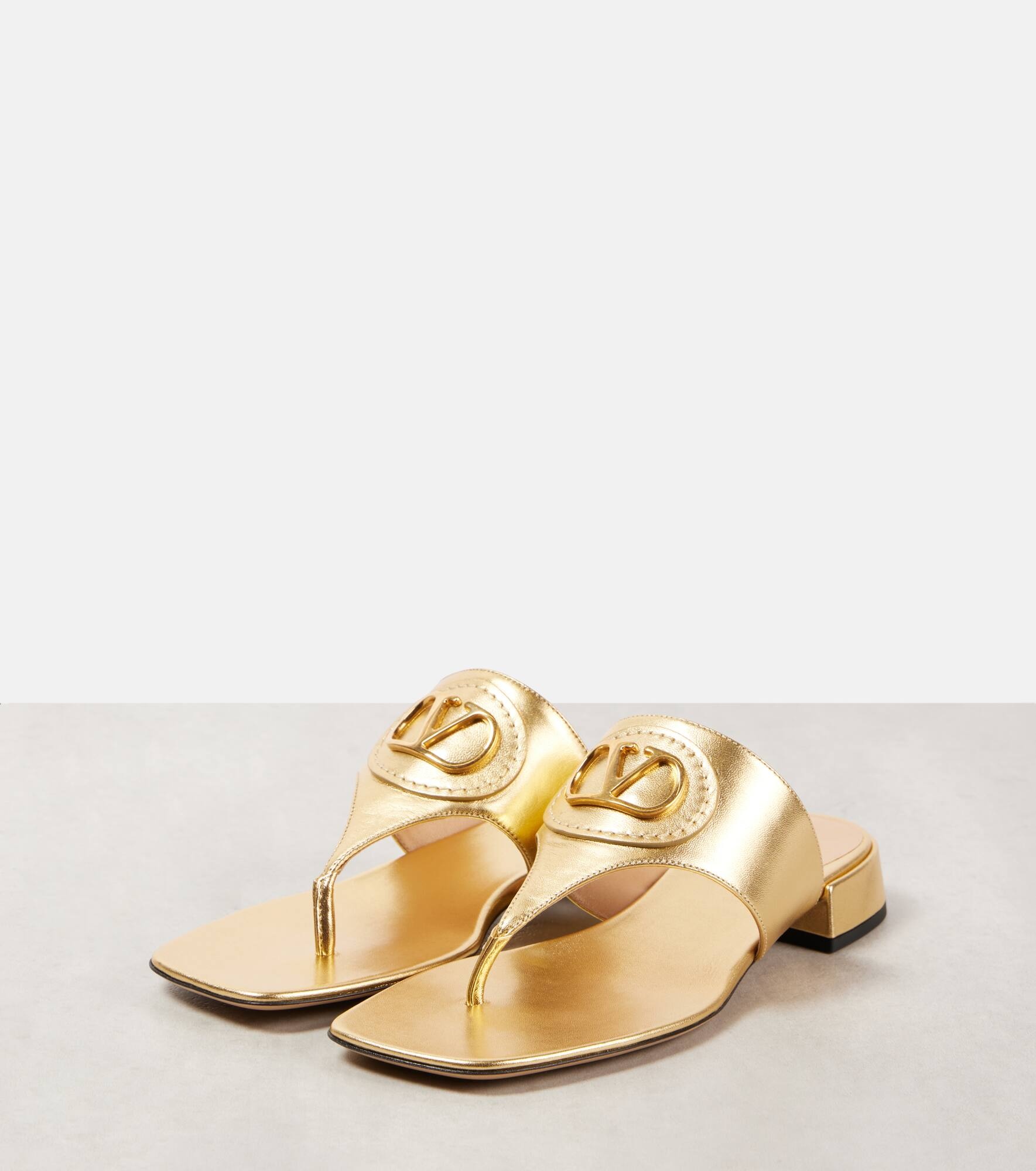 VLogo Signature metallic leather thong sandals - 4